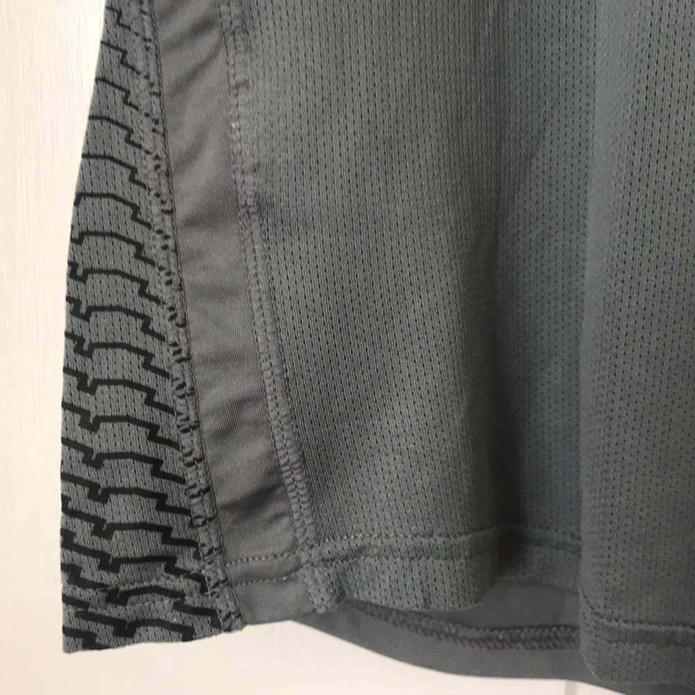 Men’s NIKE Dri Fit Running Shirt - Picture 7 of 7